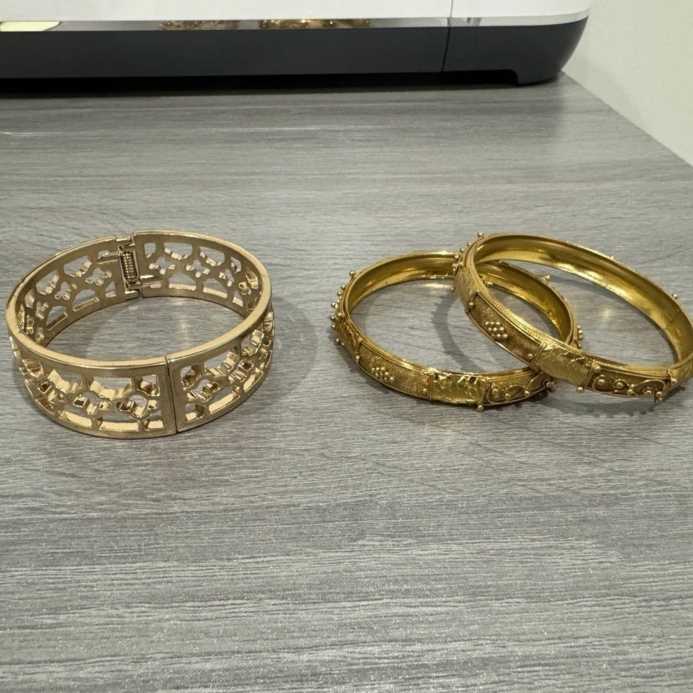 2 Pair Round Gold Bracelets